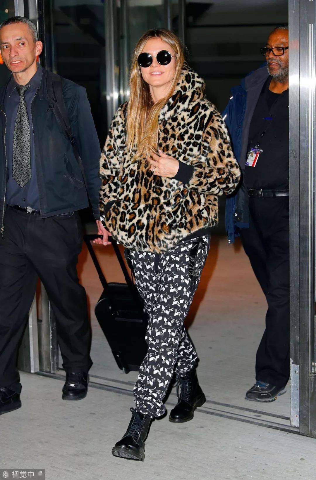 动物纹新搭法:野性纹路如何演绎可爱,优雅,高贵?_手机搜狐网