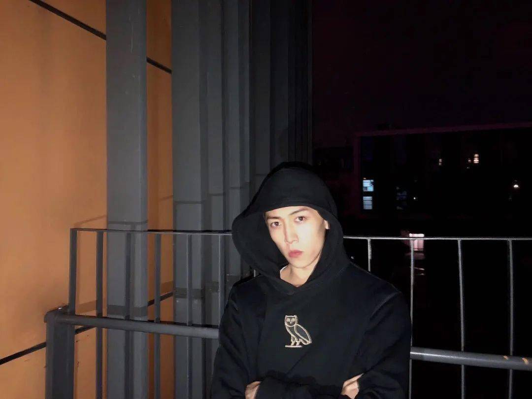 开山怪厂牌旗下艺人比赛奖品:冠军:5000 单曲制作1首(伴奏定制,录音