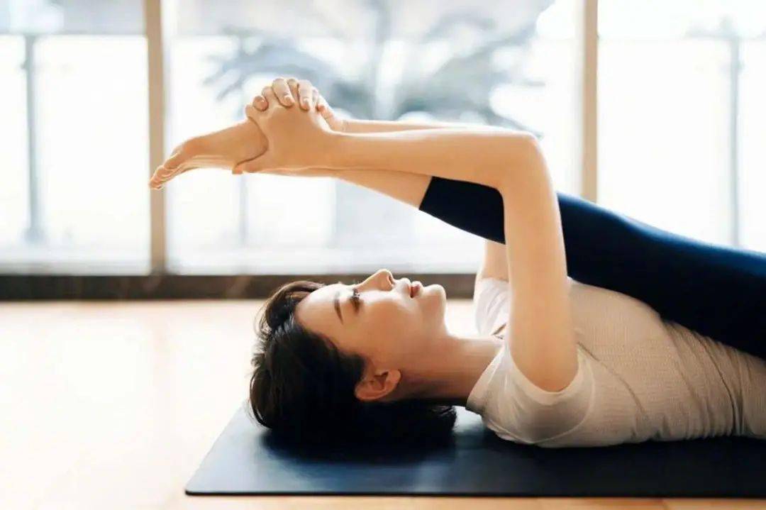 你知道为什么女明星都选择瑜伽来管理身材保持美丽吗
