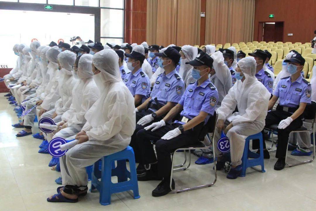 止乱制暴盘踞金城江南桥一带古惑仔岑福兴岑秀繁等36人涉黑案今日开庭