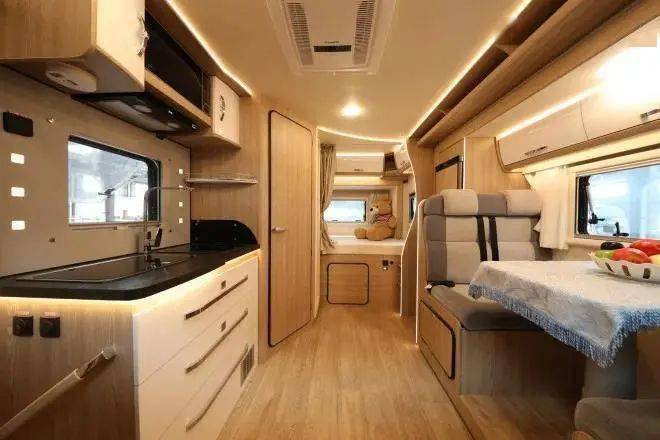 大额头更宽敞解析铂驰帕亚尼进口依维柯国六房车