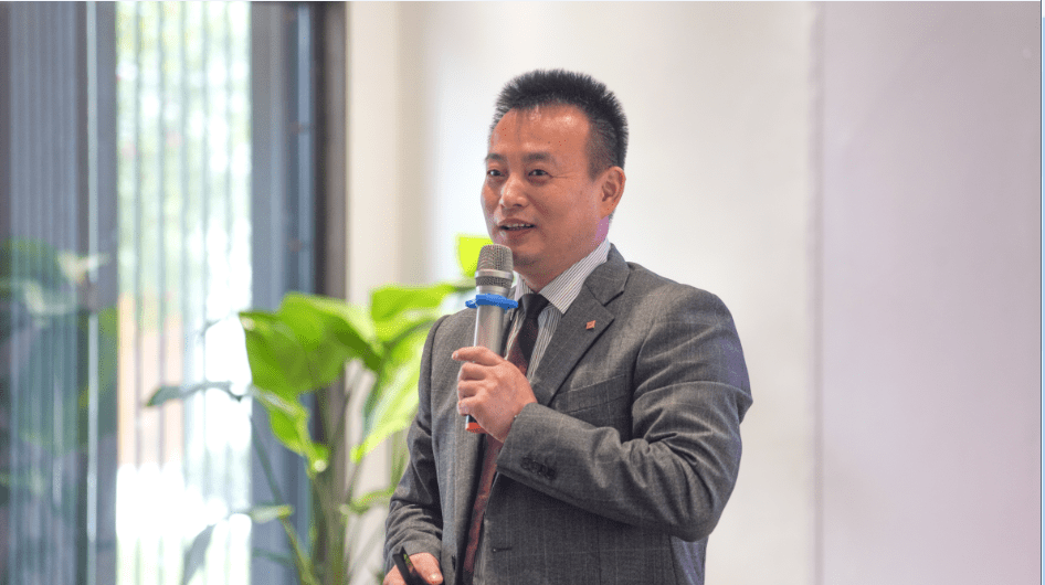 南京金陵酒店管理有限公司总裁李成勇和大家分享了《大隐于市 小隐于