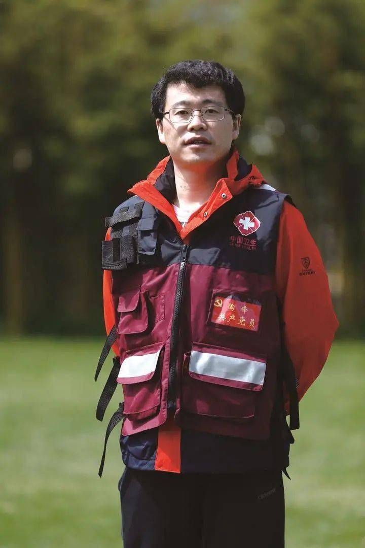 95陶峰95当驰援武汉的通知下来,嘉兴市第二医院icu医生徐少毅当即