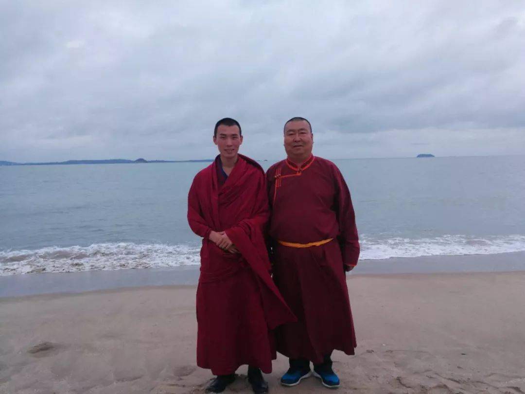 喇嘛洞召第九世活佛王铎扎木苏同中国佛协副会长,内蒙古自治区佛协会