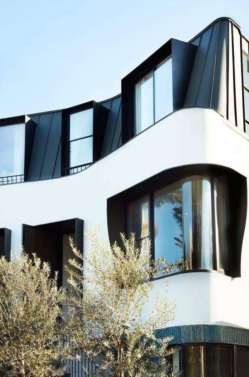 都是转角窗户曲面和直角哪个更高级