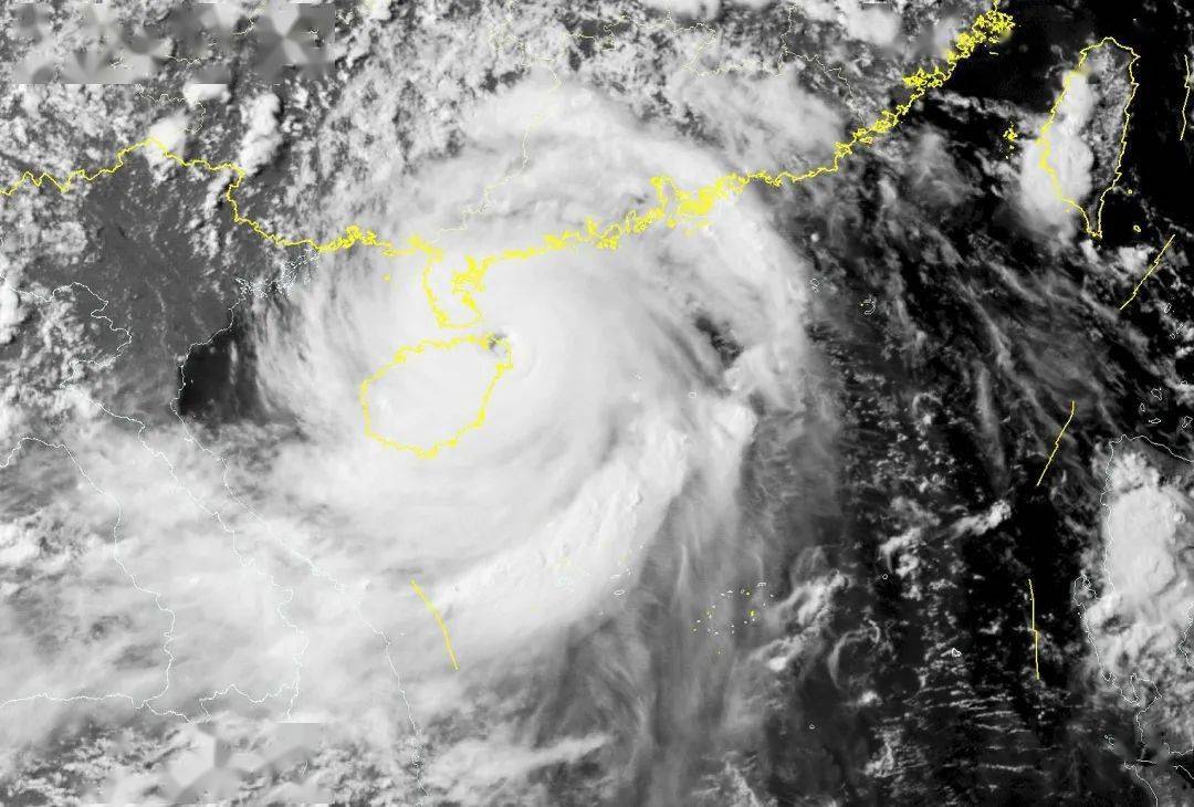 威马逊当时三次登陆华南地区,先是以超强台风级登陆海南省文昌市(17