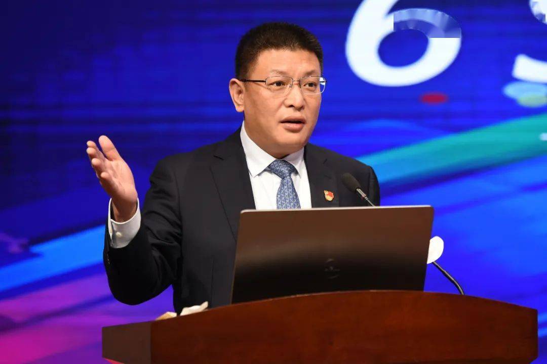 颁奖副院长王振军,党委委员李红乐,总药师张文周隆重表彰(点击看大