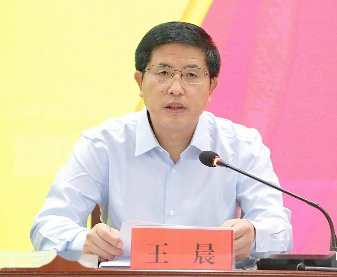 王晨主持会议▲韩伟部署工作▲童勇部署工作会上,分管市领导分别