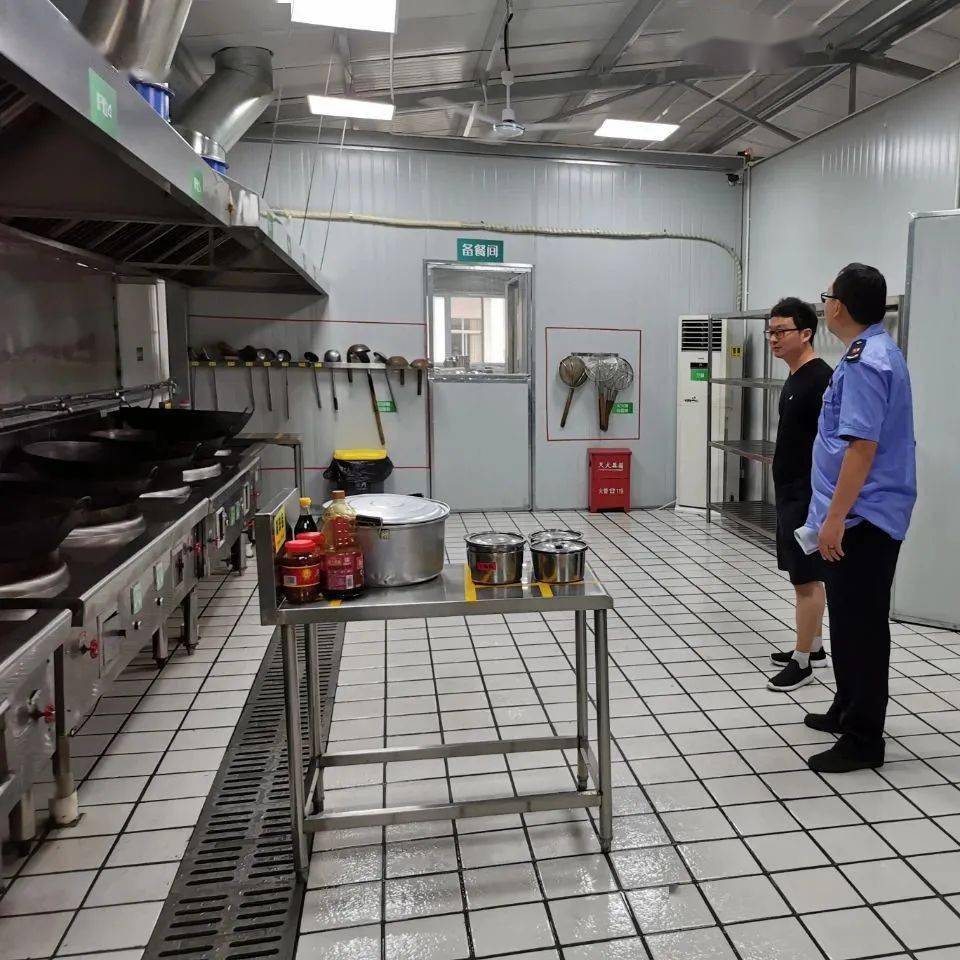 张家港学校食堂后厨"亮"给你看!