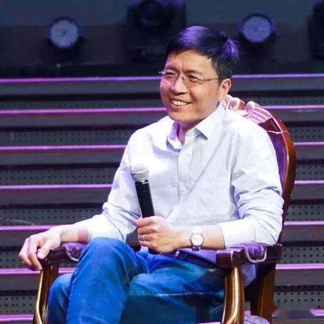 北大率先官宣朱松纯加盟,现身燕园,任职AI研究院院长,“AI发展离不开哲学思考”_朱教授