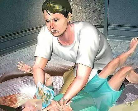 小男友掐死大女友还为她