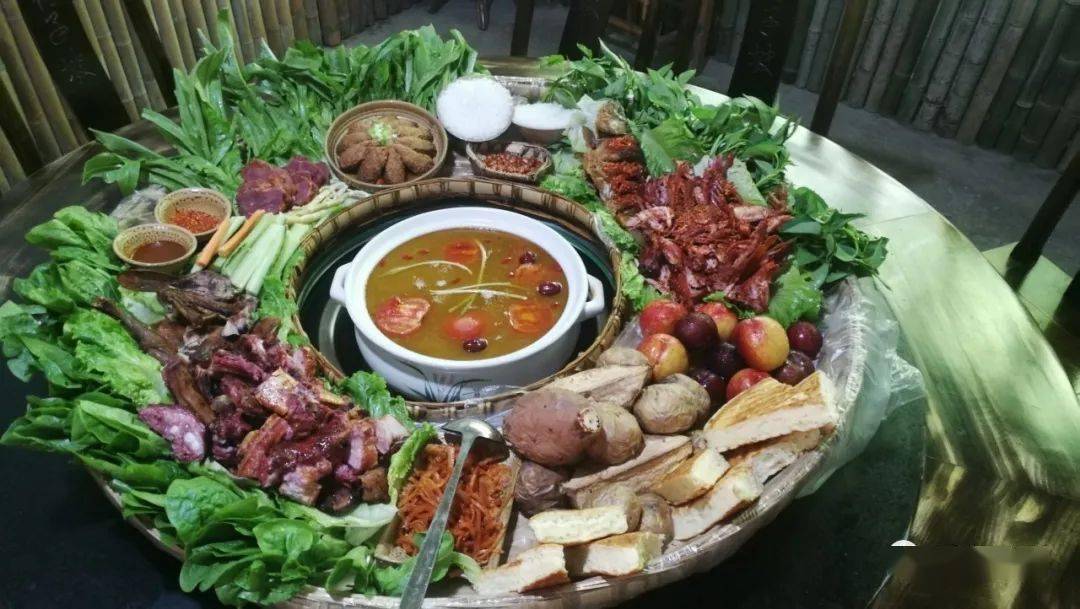 雅安味道餐桌上的贵族天全土司宴