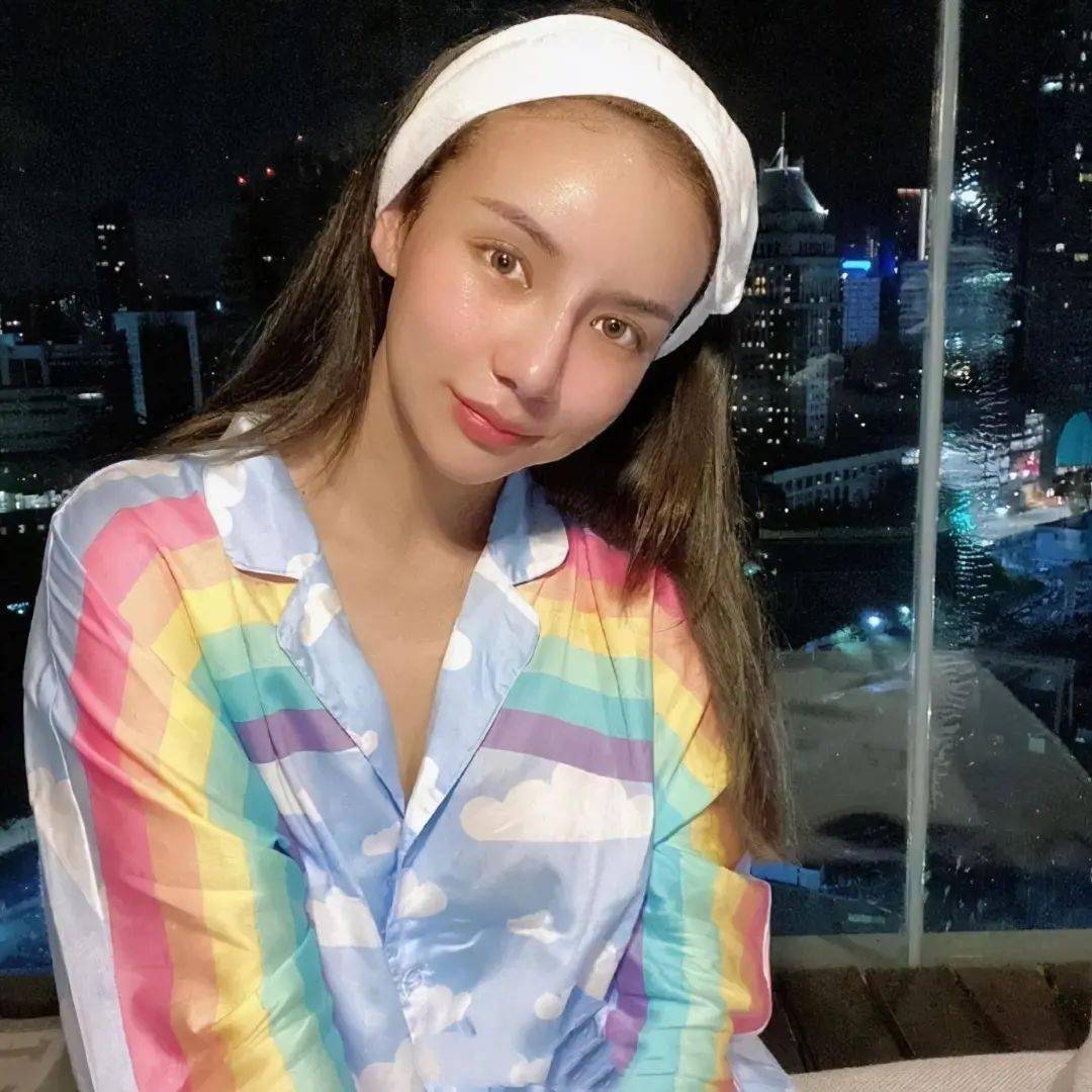何猷君百亿前女友变脸曾秘密生子离婚1年变网红脸不如奚梦瑶