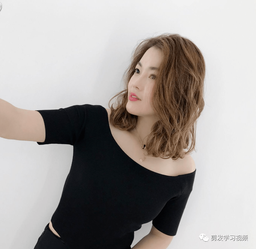 秋天超火爆款烫发"锁骨烫"_发型