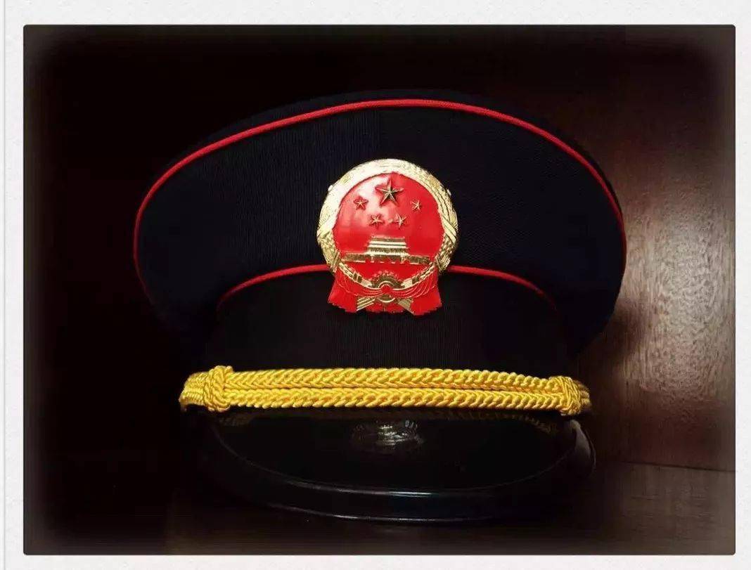 奋进70年三十年初心如故这顶法官帽伴我成长