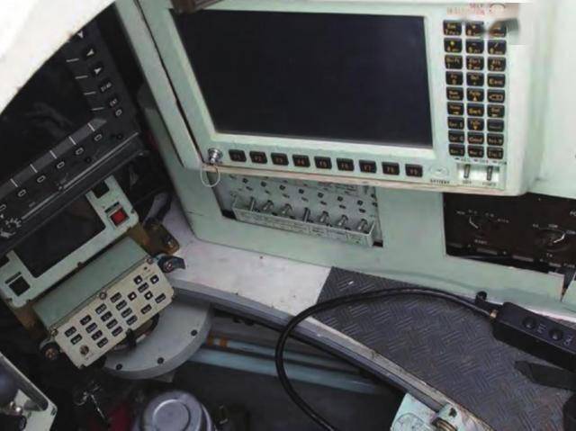 vt-4坦克内部的信息化终端设备乃至在机动能力上,"堡垒"m配备的6td-2