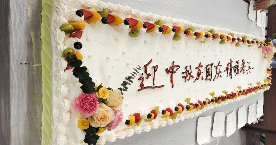 黄山市黟县:喜迎"双节",老兵同手绘祝福_蛋糕
