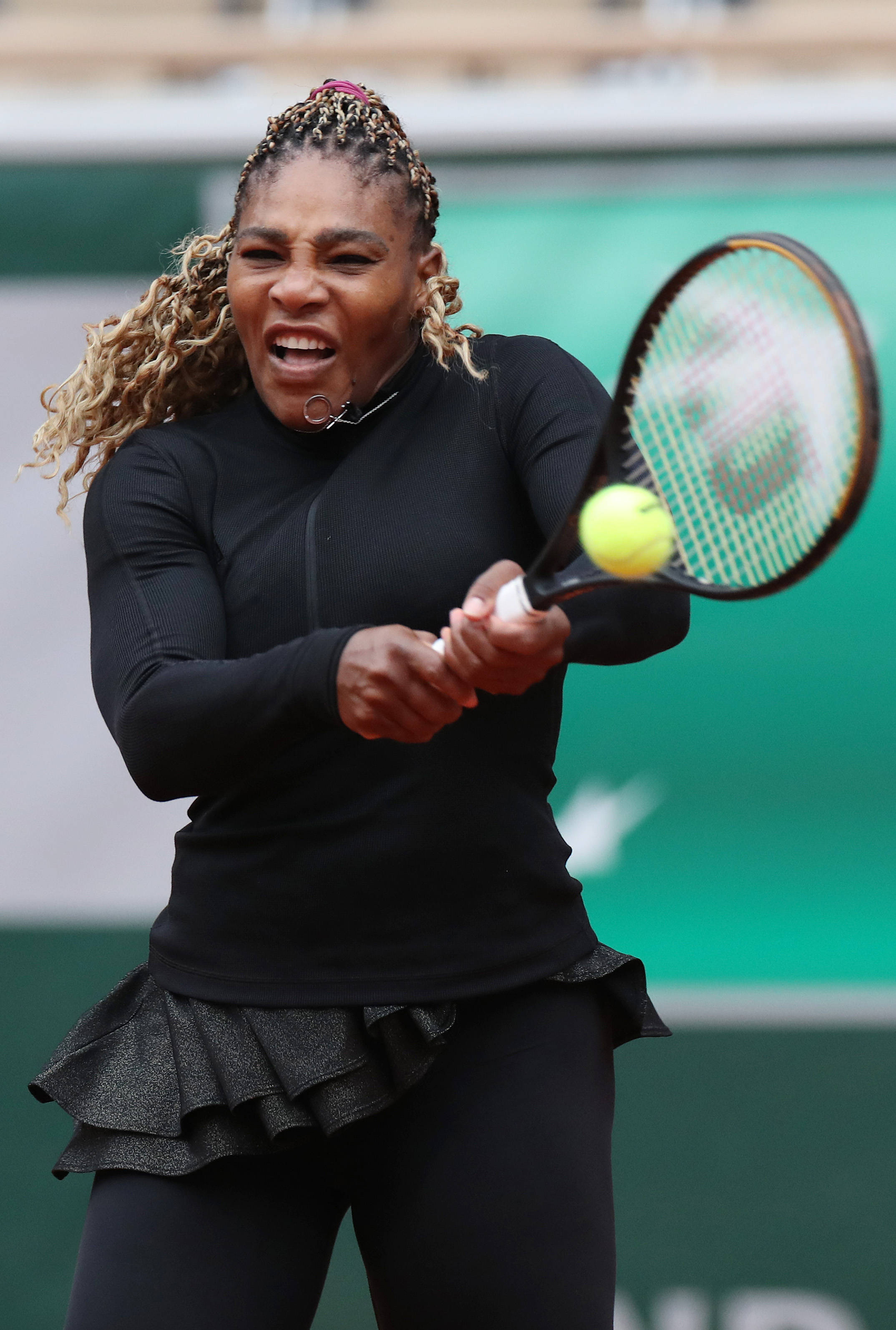 网球法网小威首轮晋级