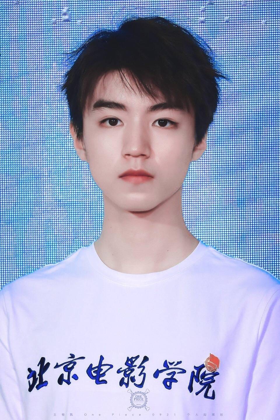 王俊凯穿校服小合集干净气质也能帅气逼人