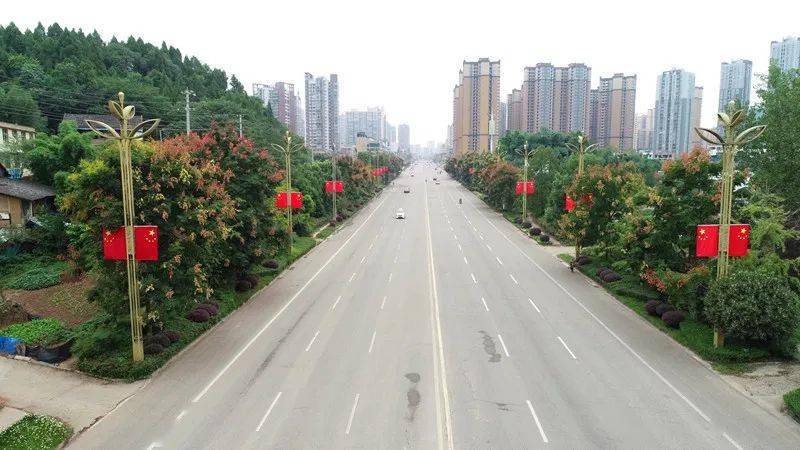 安岳的街道"红"了!_大道