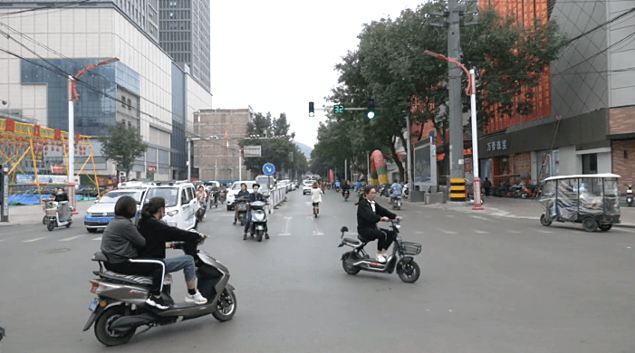 涉县融媒曝光台乱停乱放垃圾乱丢请对不文明行为说不