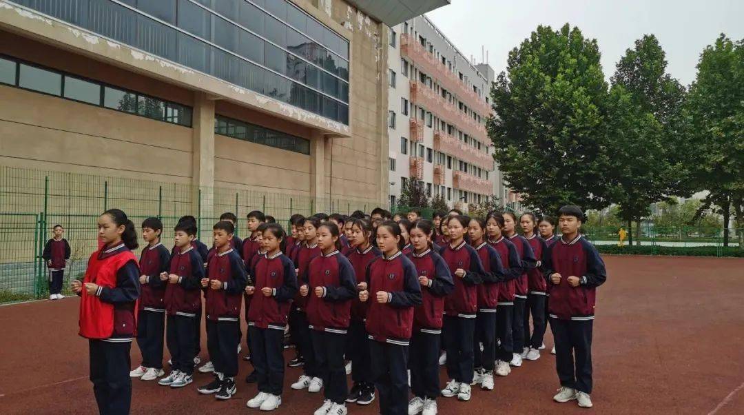 随风奔跑青春正好一中经开举行七年级跑操比赛