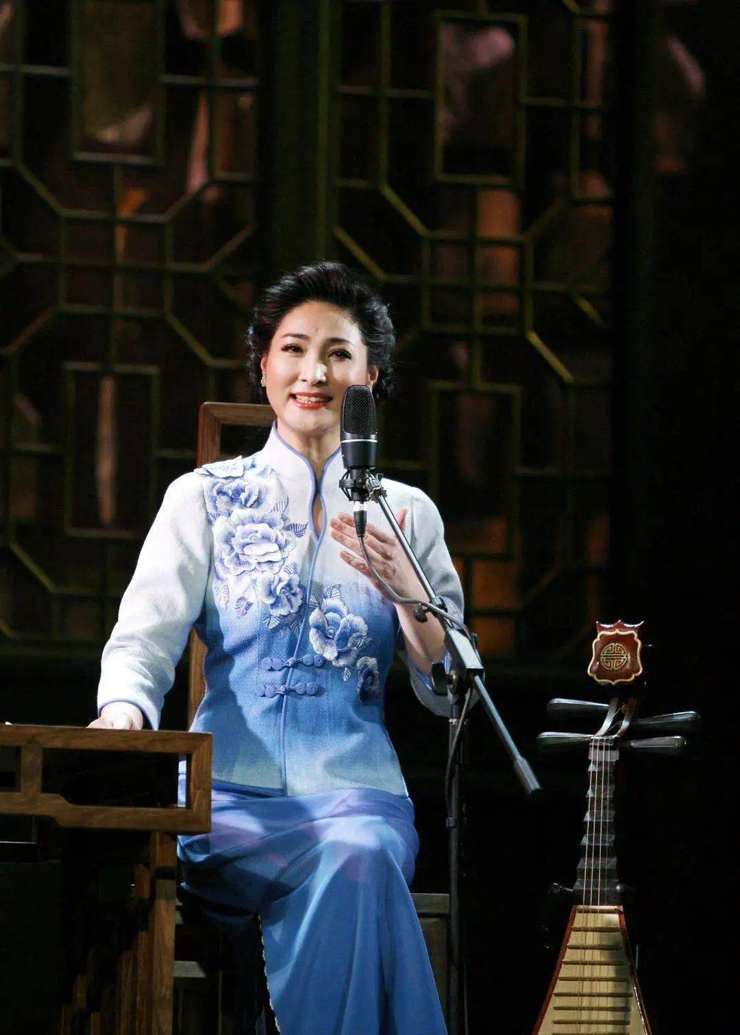 2011年她在上海逸夫舞台,成功举办了"张建珍艺术风采展示演出",演出