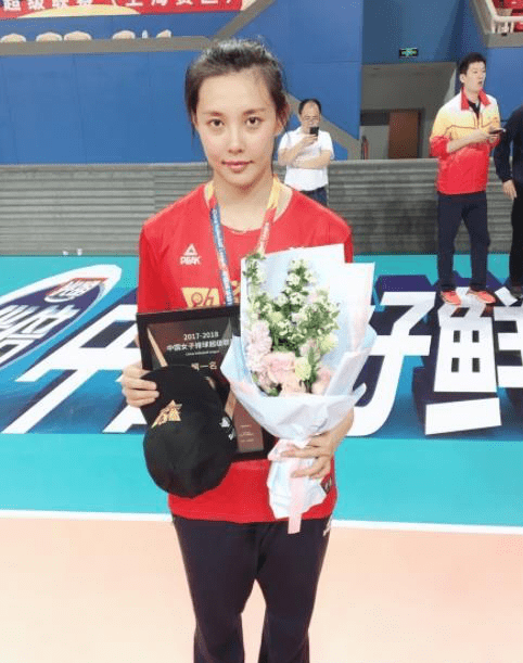 25岁女神励志排球路,父亲男篮,母亲曾为时装模特,今收获爱情_王佳敏