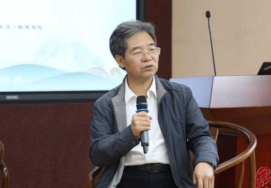 中国教育报刊社副社长,中国教师报总编辑 雷振海圆桌会议书画家们舞动