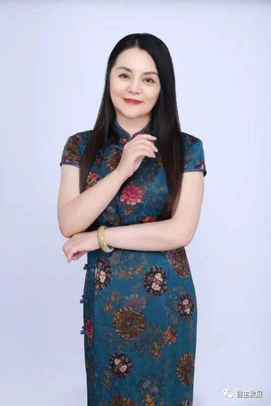 【自主之校】全国自主教育联盟 "吉春亚名师工作室"五校授牌仪式_手机