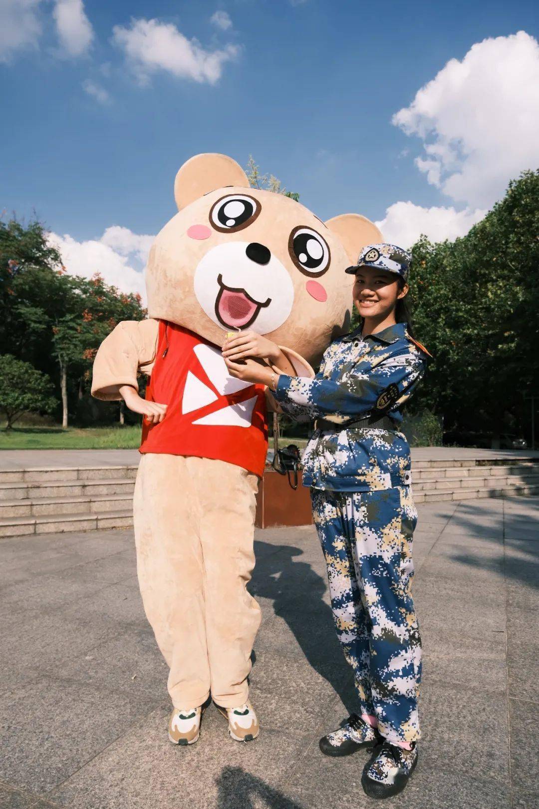 "饮"爆"易"夏,"熊"抱暖心!_易班