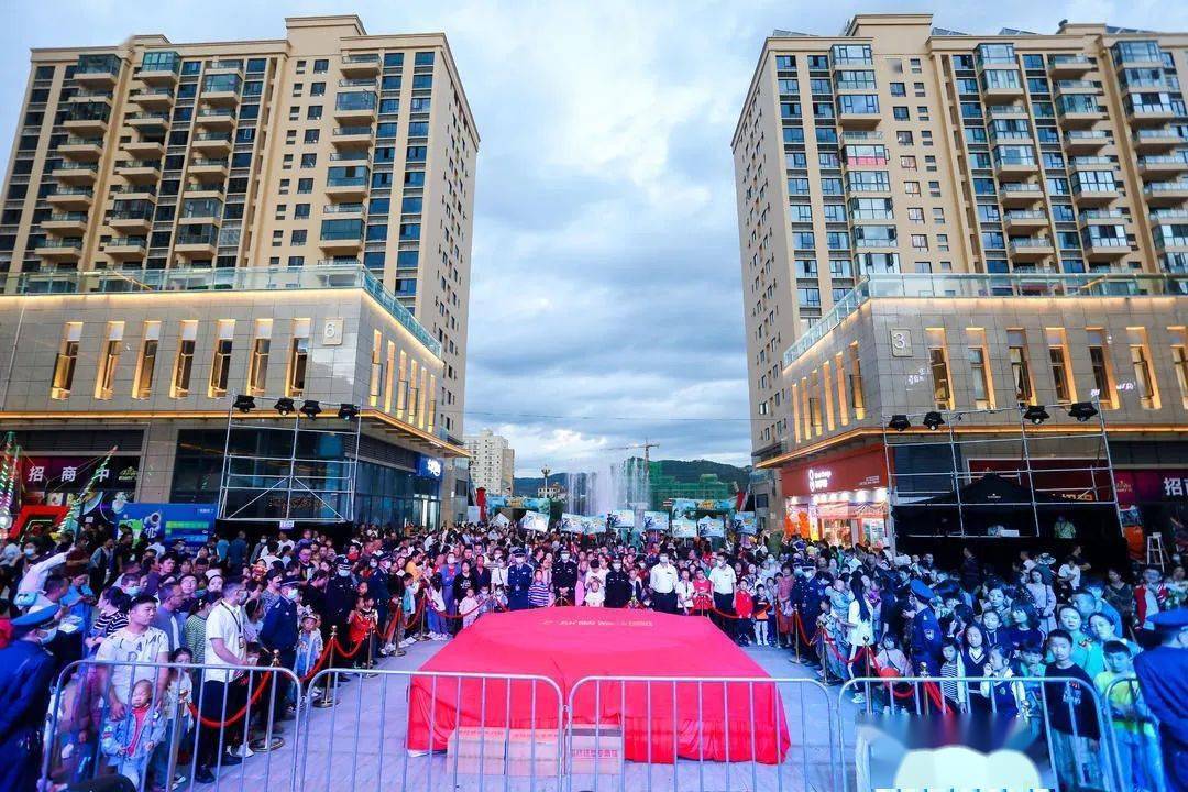 千人团圆的盛大聚会一座城市的狂欢节日在新时代广场正式开启9月28日