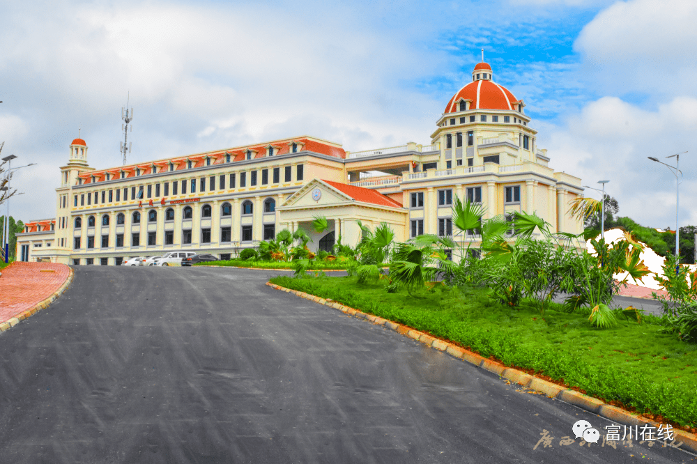 学校盛景2020年专科招生专业一览表02广西外国语学院座落在中国-东盟