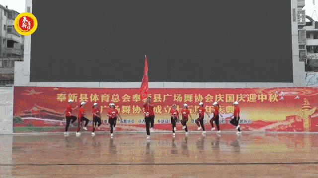 今天下午,一场激情盛典在华林广场雨中上演!_奉新县