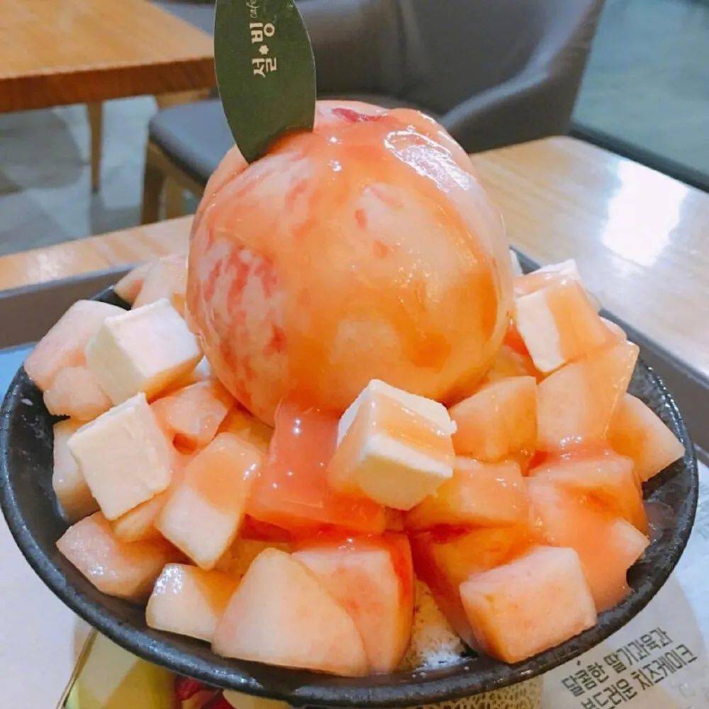 看起来超好吃的美食朋友圈背景图