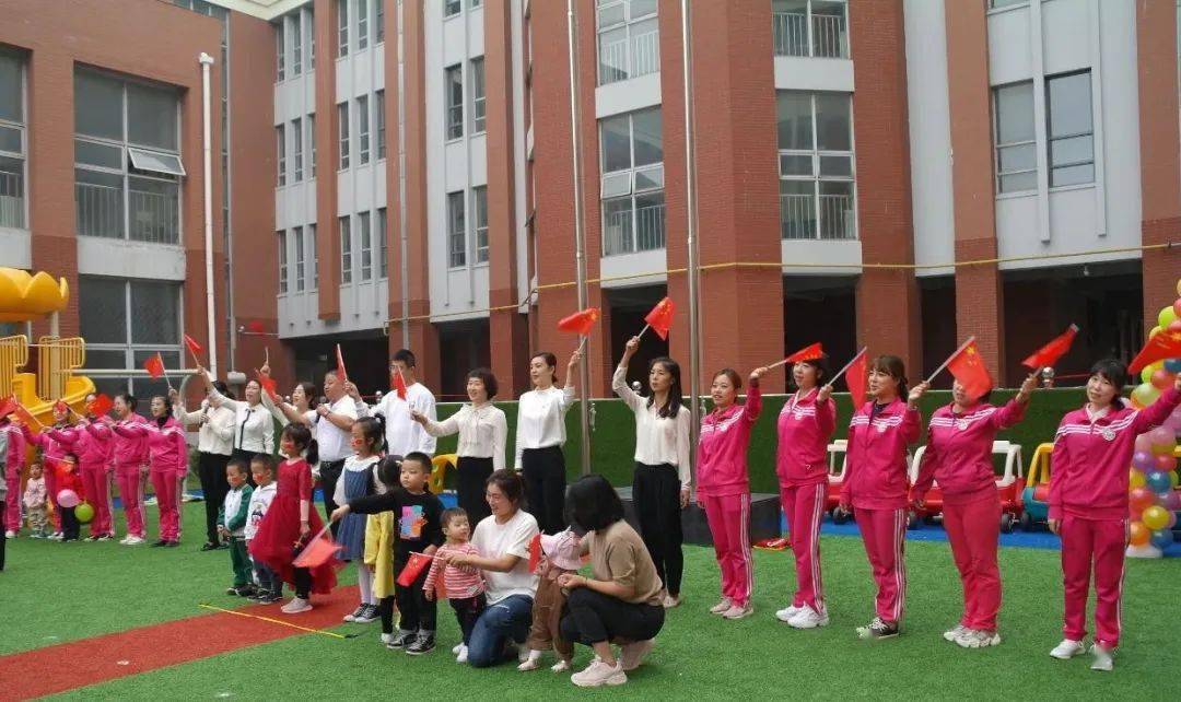 营口市育才幼儿园开展向国旗敬礼做时代新人主题升旗仪式