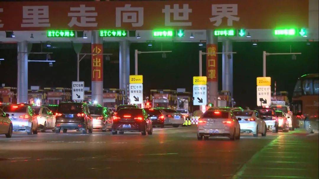 至于南宁东收费站,北广场进站的旅客却较少