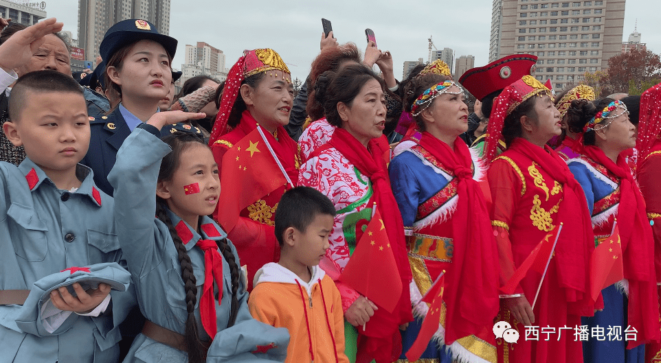 刷屏当中秋遇上国庆西宁人用升旗为祖国庆生