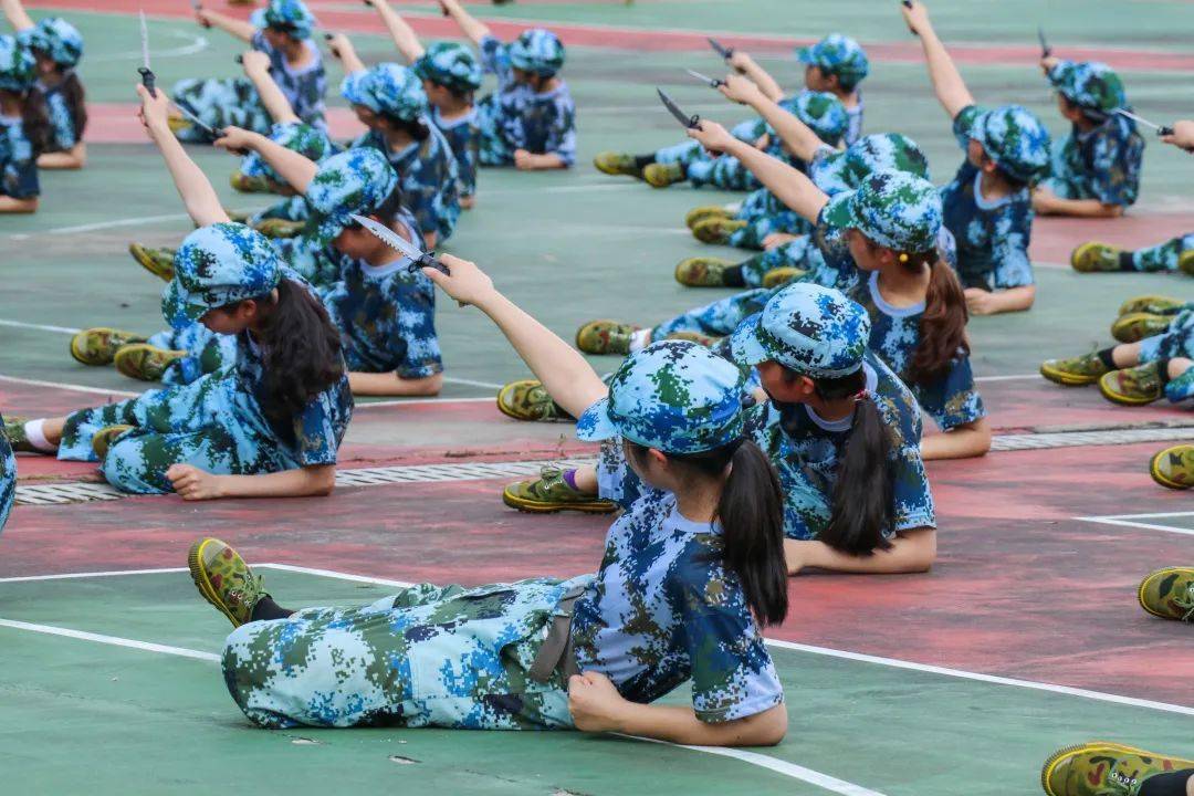 超燃廣東這些高校燃爆全場的軍訓大片震撼上演