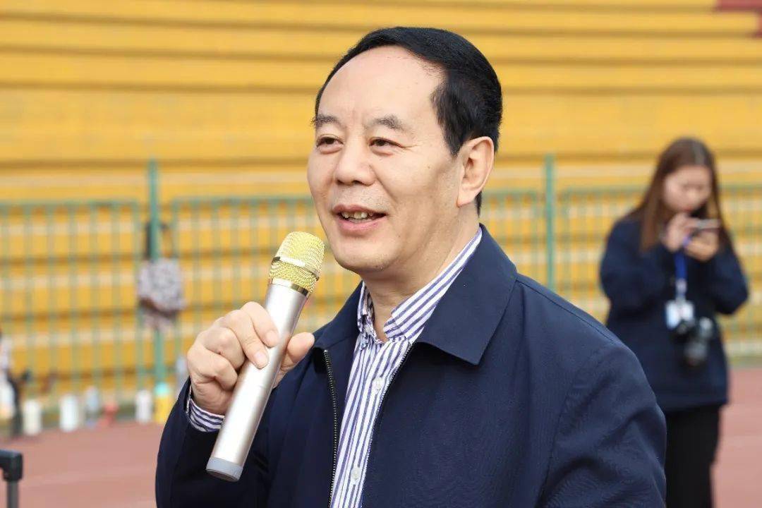 9时,人文艺术学院院长王冠,副院长杨占伊,学生教育办公室主任赵志荣