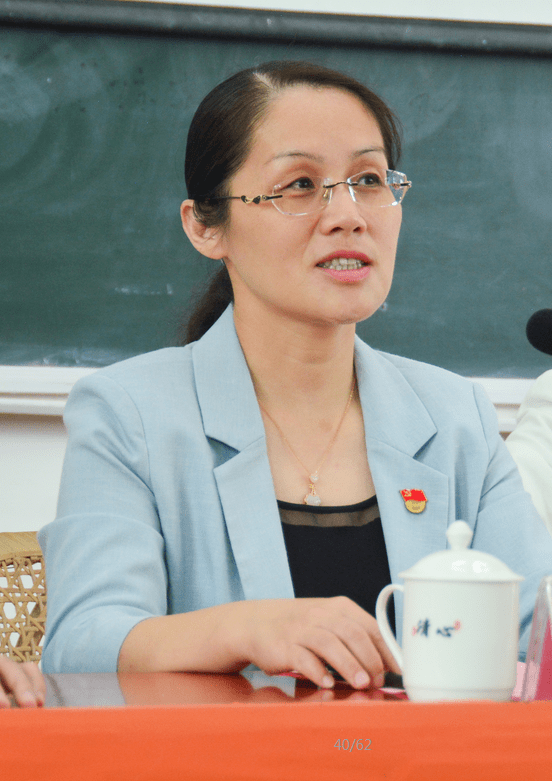 袁静代表武平县委,县政府向林光榕先生尊师重教的善行义举致以崇高的