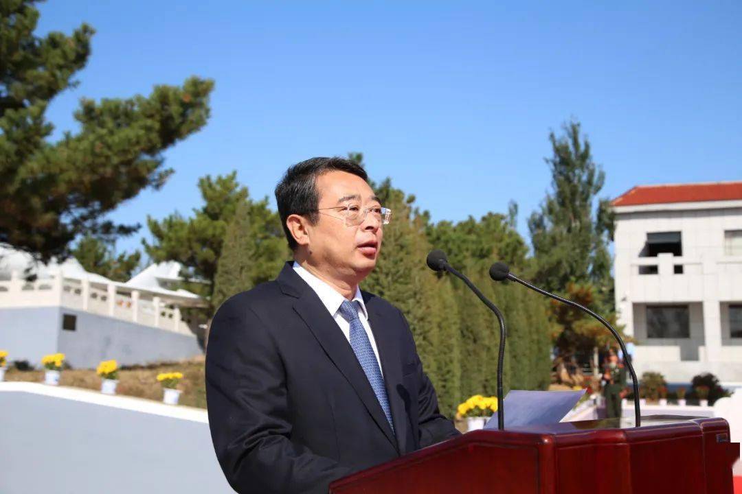 10时整,仪式正式开始,张成中主持.