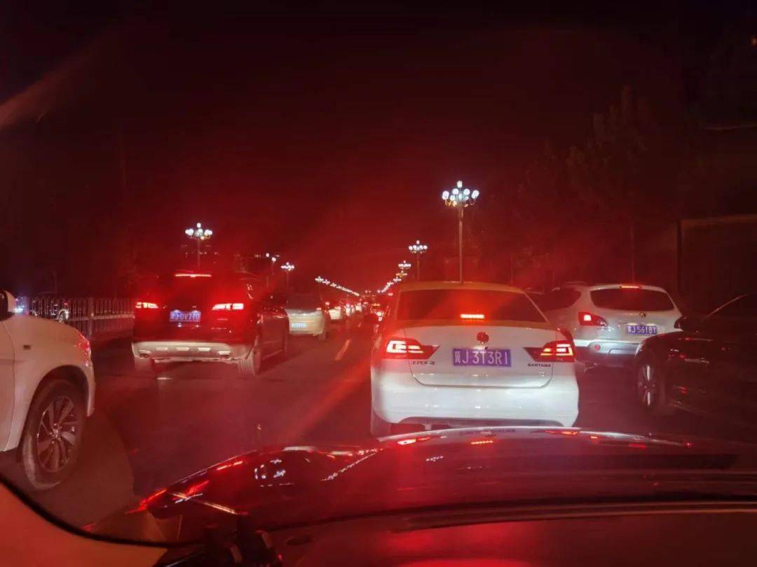 假期刚刚开始但堵车高峰已经来了你被堵在沧州哪条路