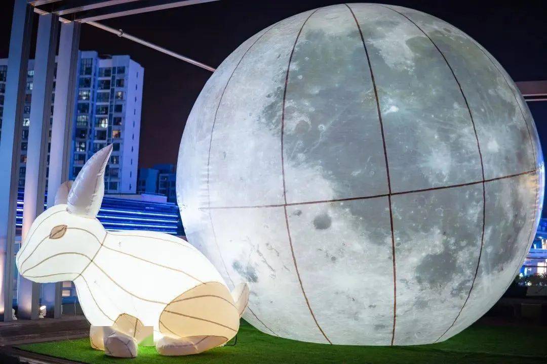 塔,水鲸舞台巨幅节日装置——漫游星球"超级月亮"是什么照亮漫游城
