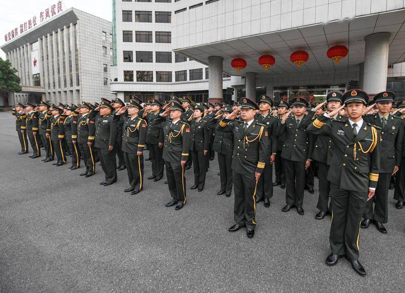 双节同庆家国同心湖北省军区官兵多种方式庆祝双节