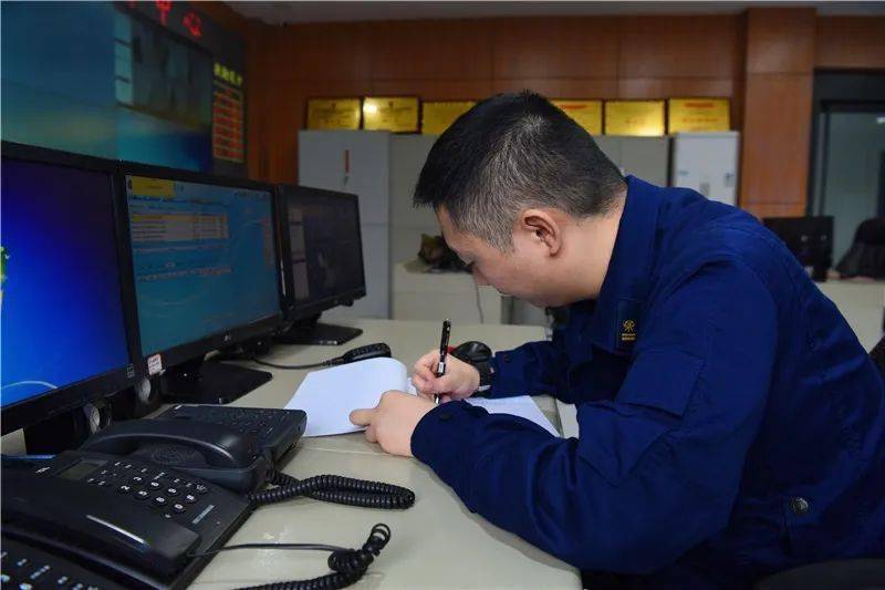 国庆我在岗一位消防接警员的坚守