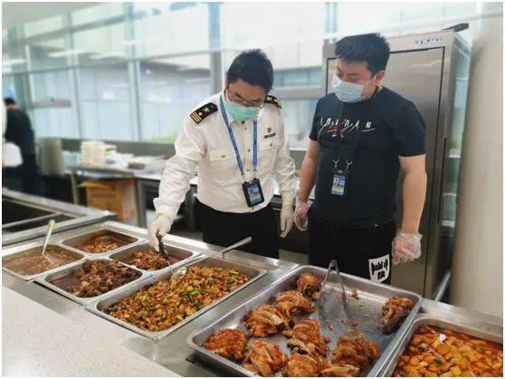 守护重庆江北机场海关保障旅客双节出行