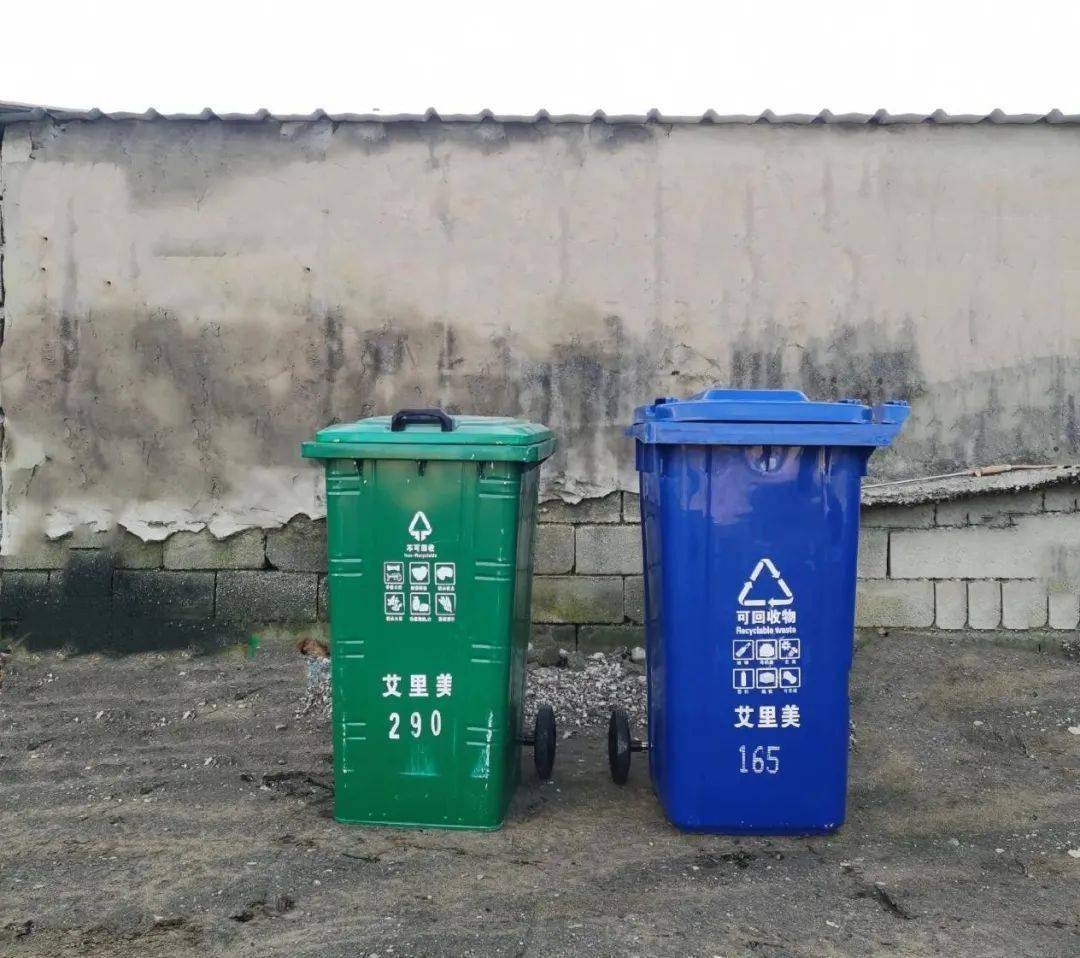 600个分类垃圾桶,免费发放给辖区内居民,从源头上开展农村生活垃圾