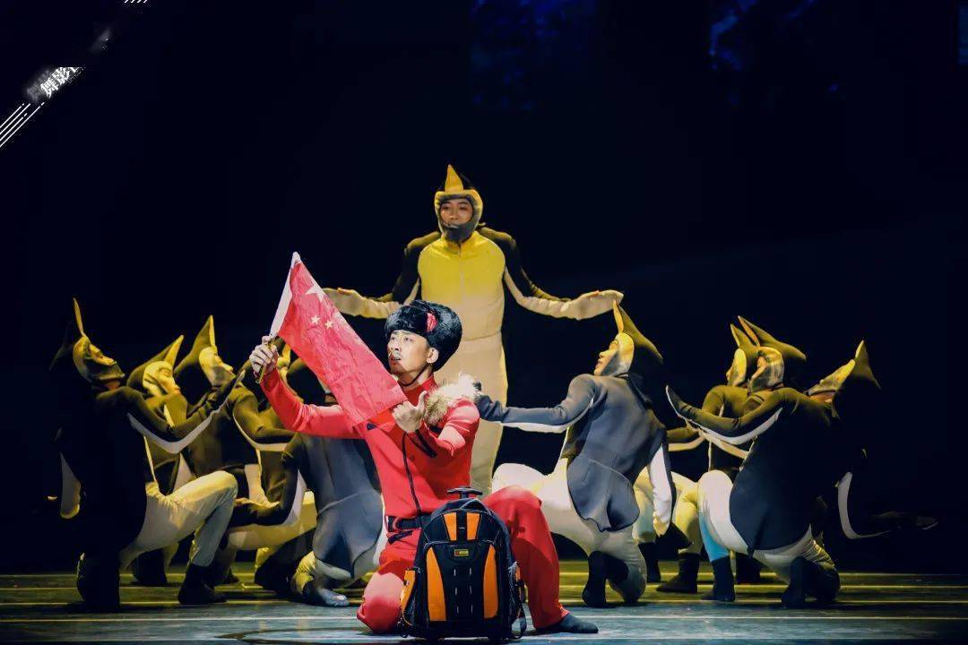 于馨 故事二:男子群舞《厦工技神》 故事三:四人舞《交通警察》 编舞