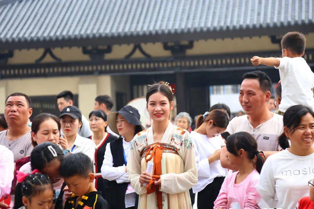 修武云台古镇盛大开业再现盛唐文化荟萃汉服霓裳